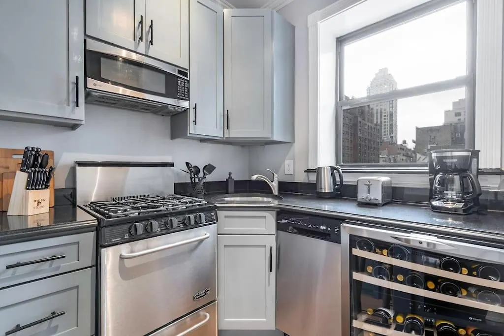 Gorgeous & Bright 3Bdr & 1Bth In Midtown Manhattan New York 0*,  United States