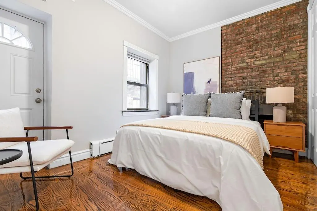 Gorgeous & Bright 3Bdr & 1Bth In Midtown Manhattan New York Apartment
