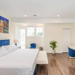 Stylish Chic Nyc At Fingertips Apartment