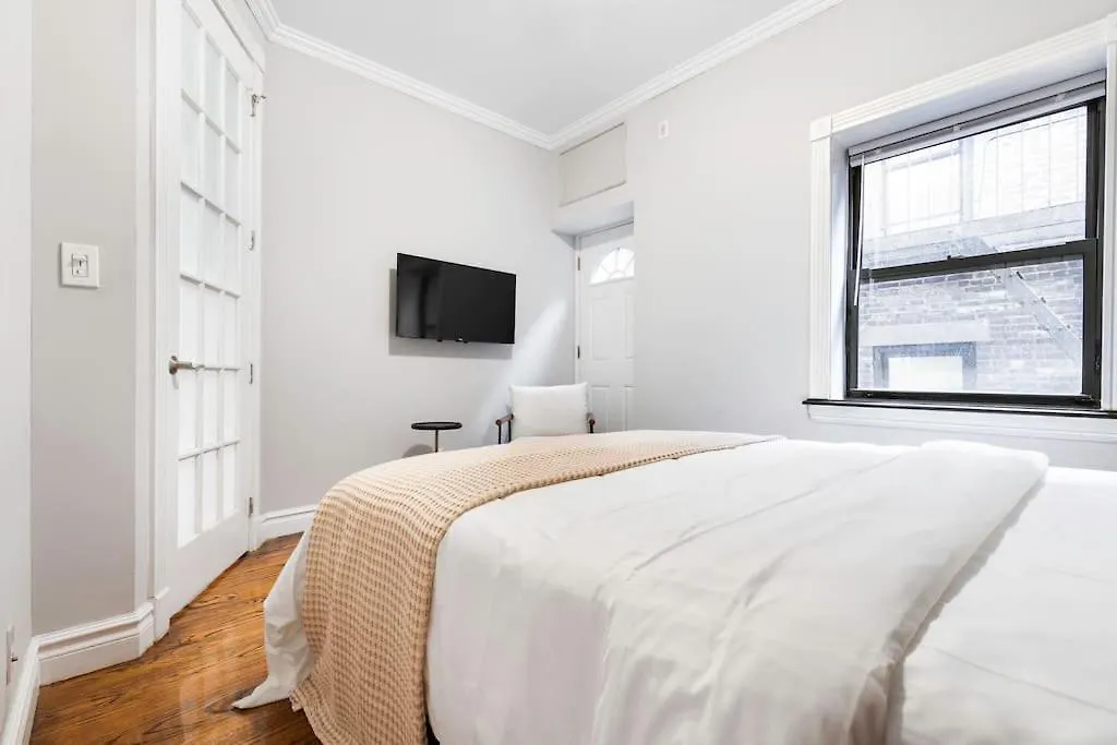 Apartment Gorgeous & Bright 3Bdr & 1Bth In Midtown Manhattan New York