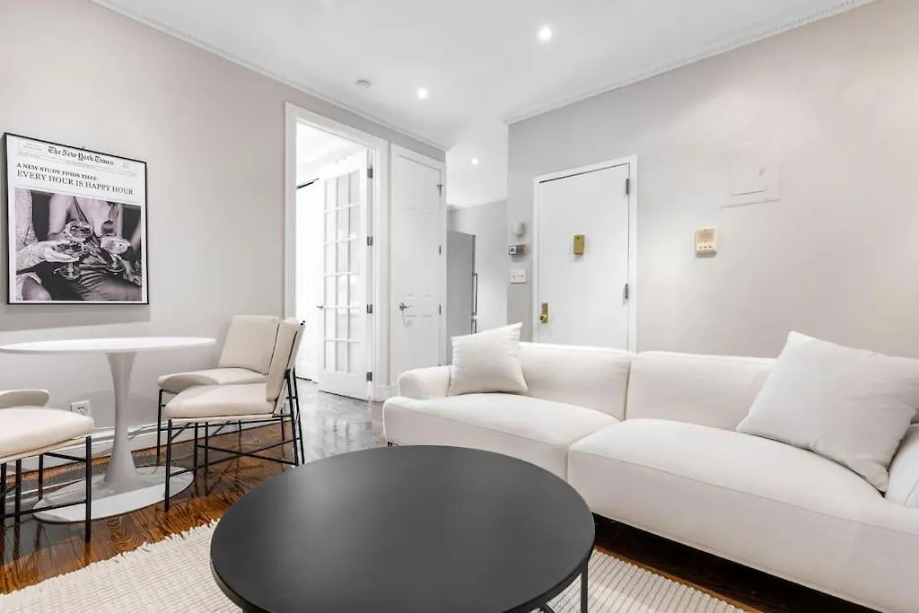 Gorgeous & Bright 3Bdr & 1Bth In Midtown Manhattan location