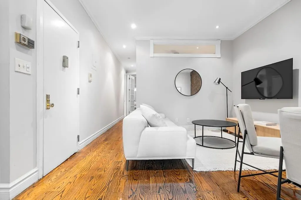 Gorgeous & Bright 3Bdr & 1Bth In Midtown Manhattan New York